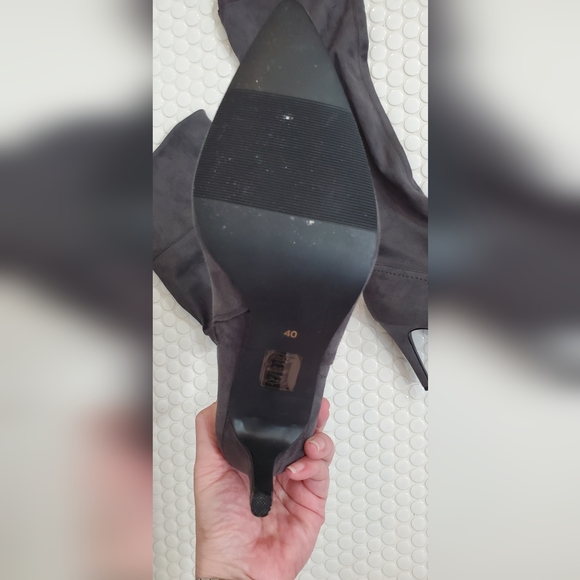 Le Chateau knee high boots - Picture 2 of 6